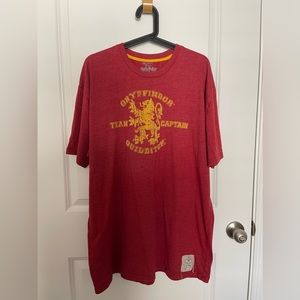 Wizarding World of Harry Potter - Gryffindor Quidditch Team Captain T-Shirt XL